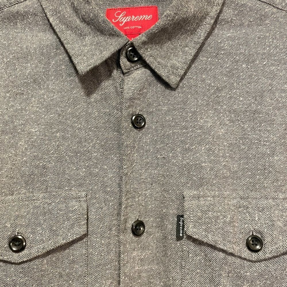 ❤️SOLD❤️ Mens SUPREME Button Down |Size: Large| - Picture 4 of 10